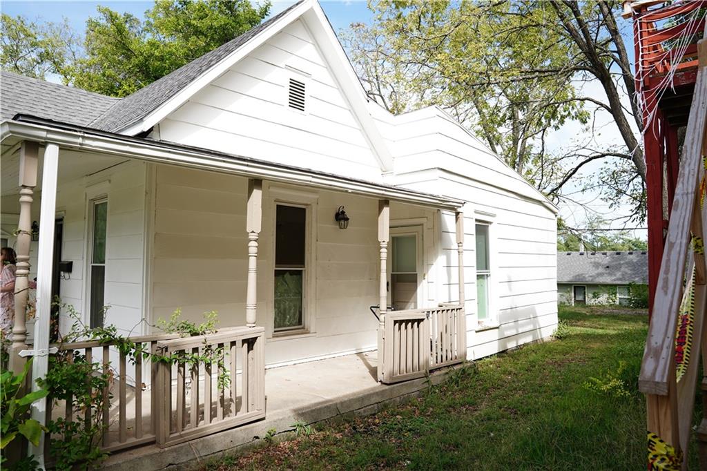 Photo 2 of 211 Ming Street