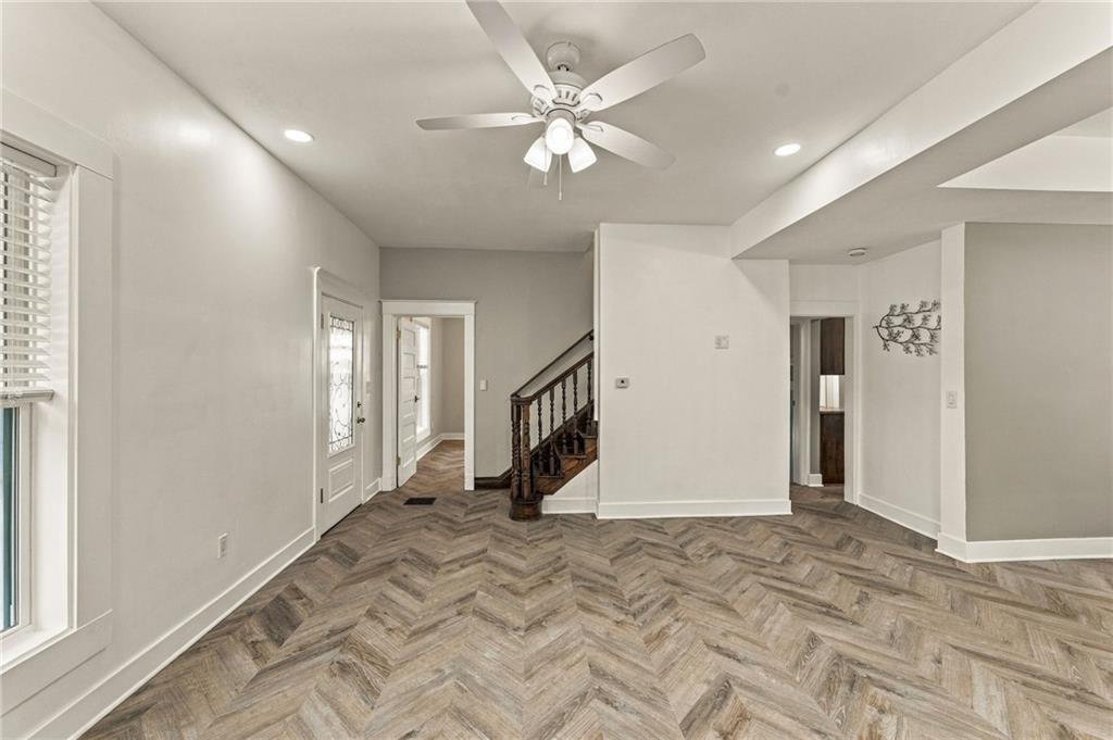 Photo 2 of 1432 W Walnut Street