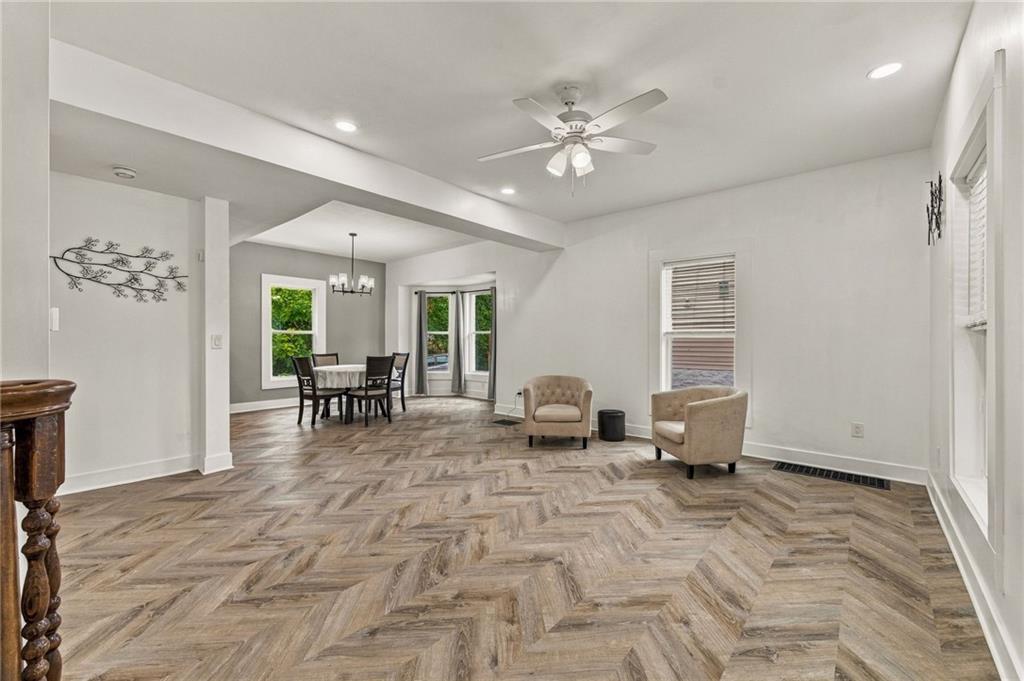 Photo 3 of 1432 W Walnut Street