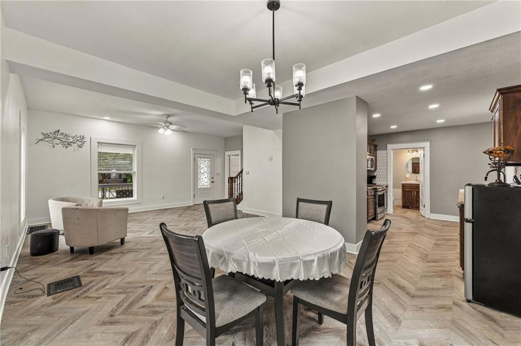 Photo 7 of 1432 W Walnut Street