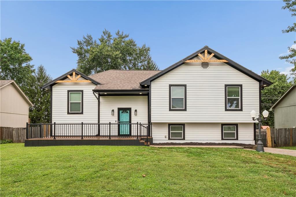 Photo of 309 NE Brookwood Drive