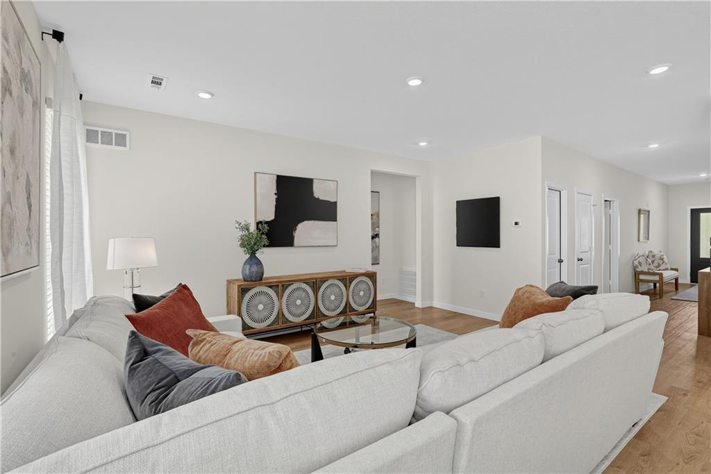 Photo 4 of 605 SW Edgewood Meadows Drive