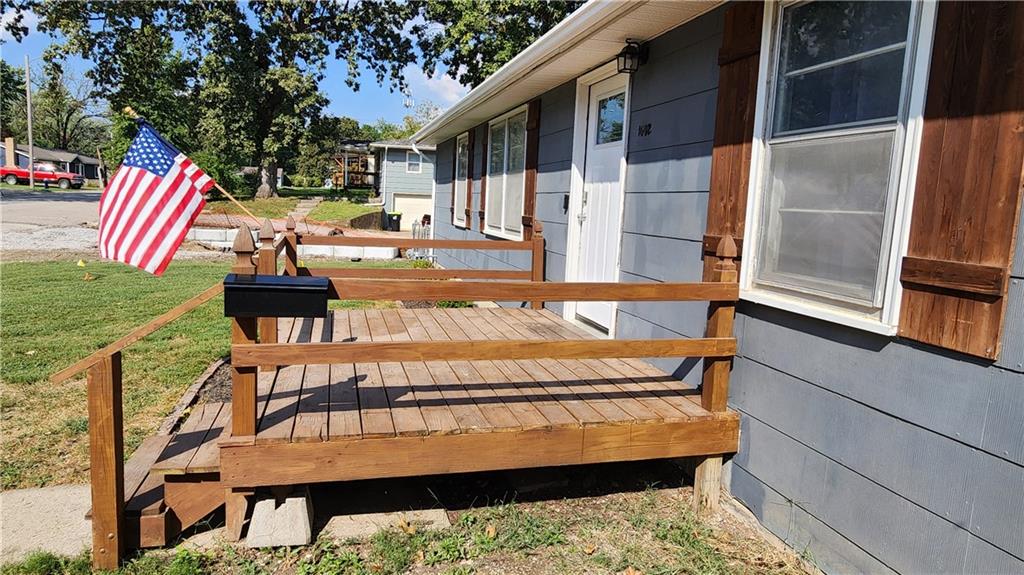 Photo 3 of 1002 Oakvale Drive