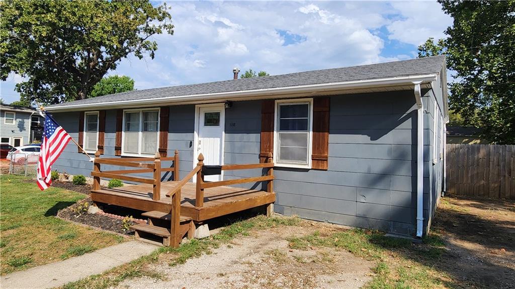 Photo 4 of 1002 Oakvale Drive