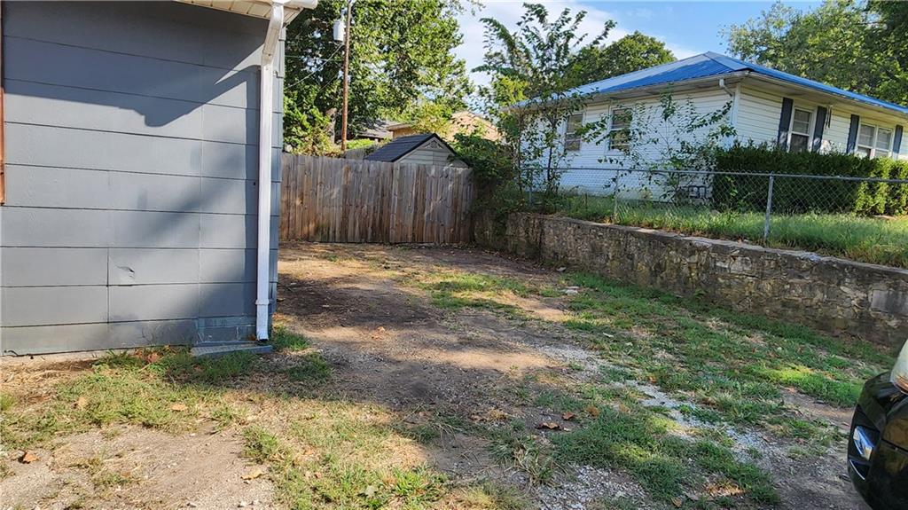 Photo 5 of 1002 Oakvale Drive