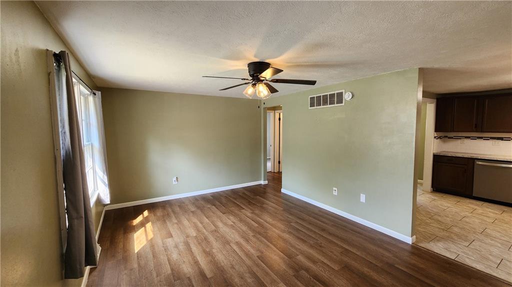 Photo 7 of 1002 Oakvale Drive