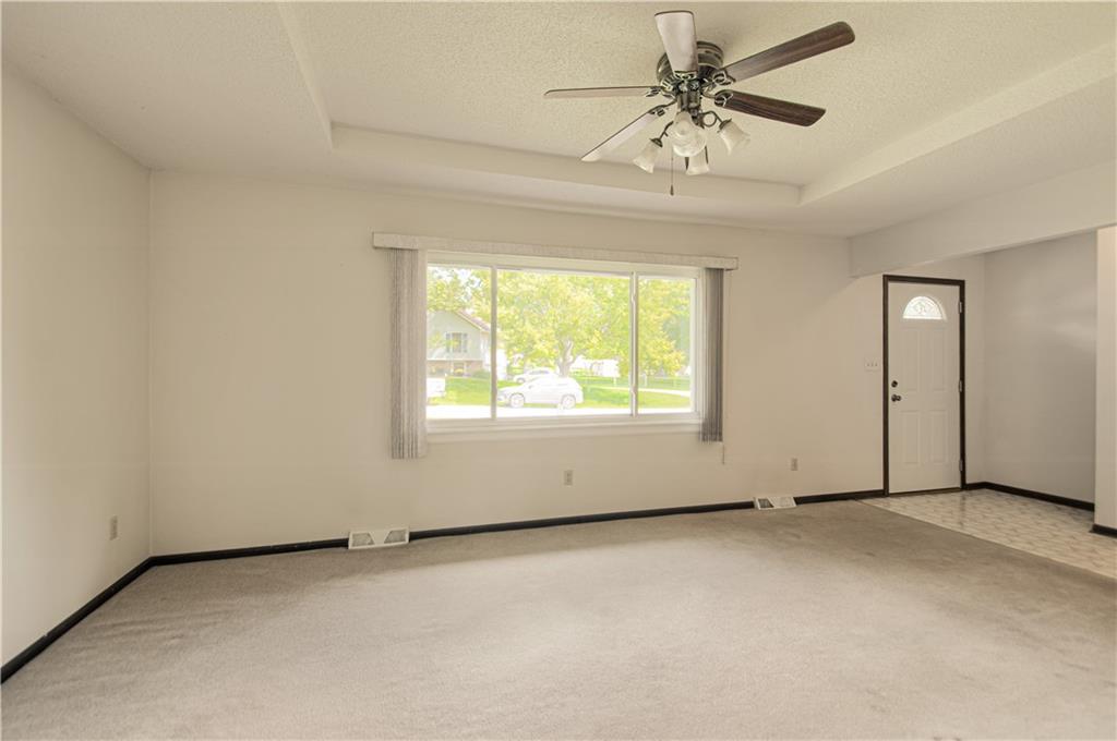 Photo 5 of 15323 S Circle Drive
