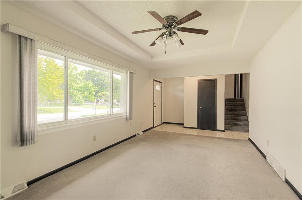 Photo 6 of 15323 S Circle Drive