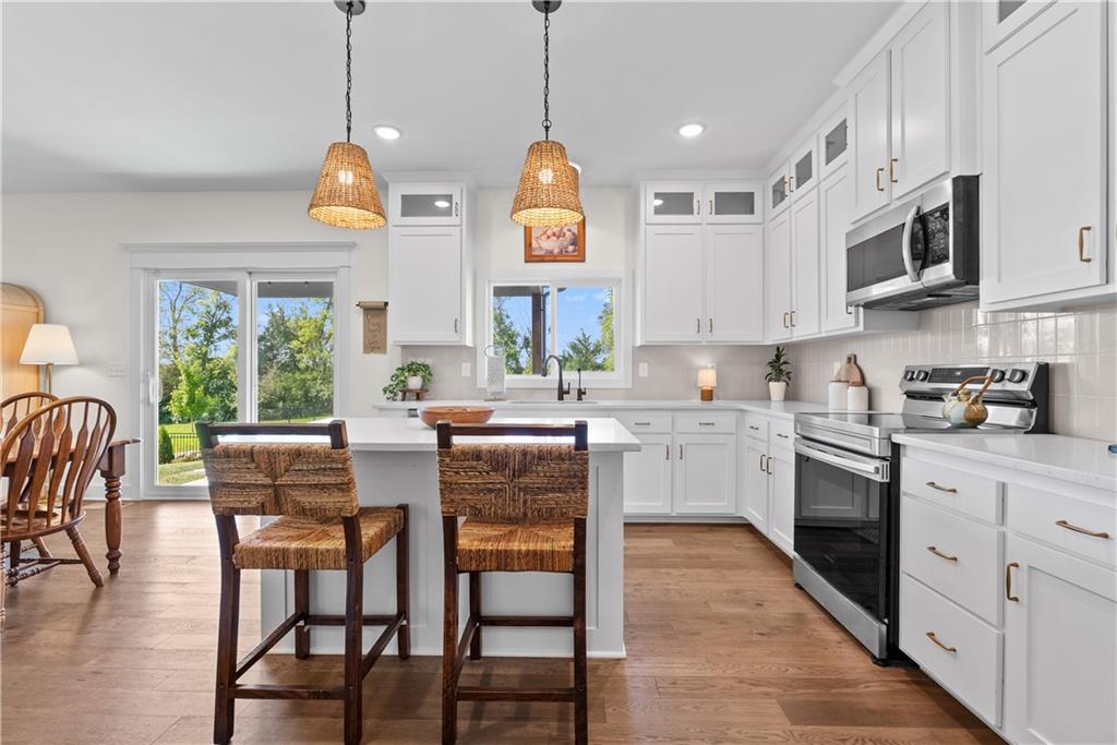 Photo 6 of 409 SW Nelson Drive