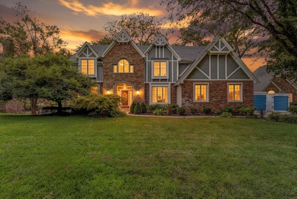 Photo 2 of 1905 NW Indian Hills Drive