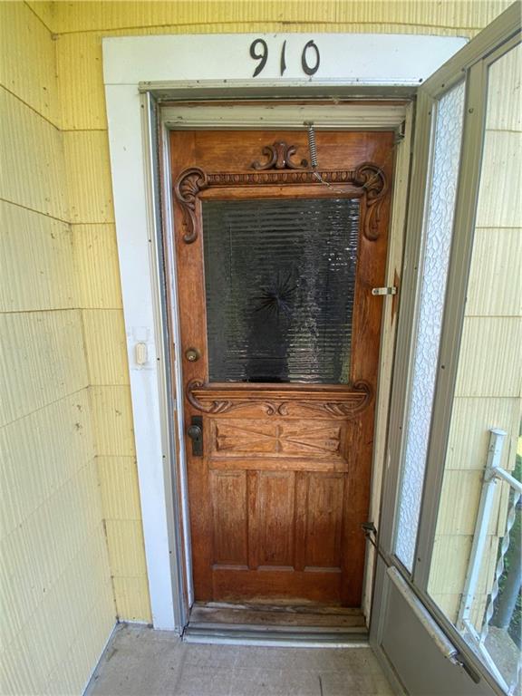 Photo 4 of 910 Columbia Avenue