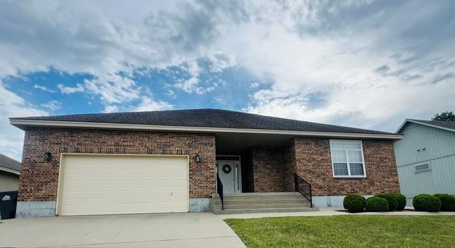 Photo of 3904 SW Briarwood Oaks Drive in Blue Springs, MO