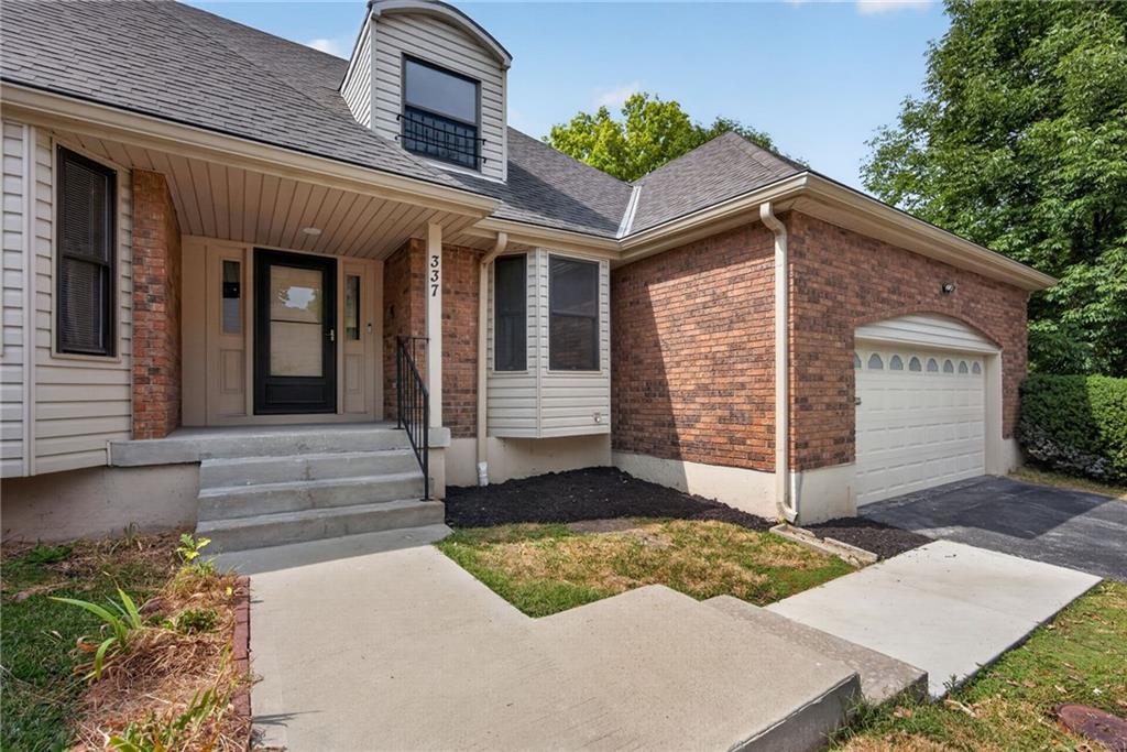 Photo 2 of 337 E Partridge Avenue