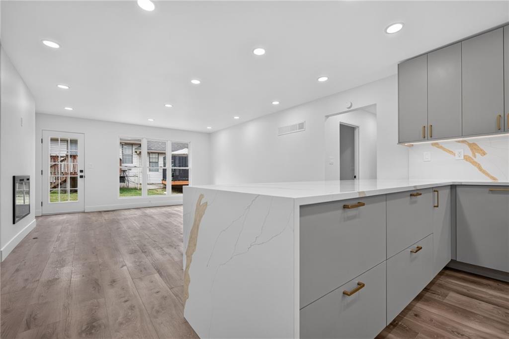 Photo 4 of 337 E Partridge Avenue