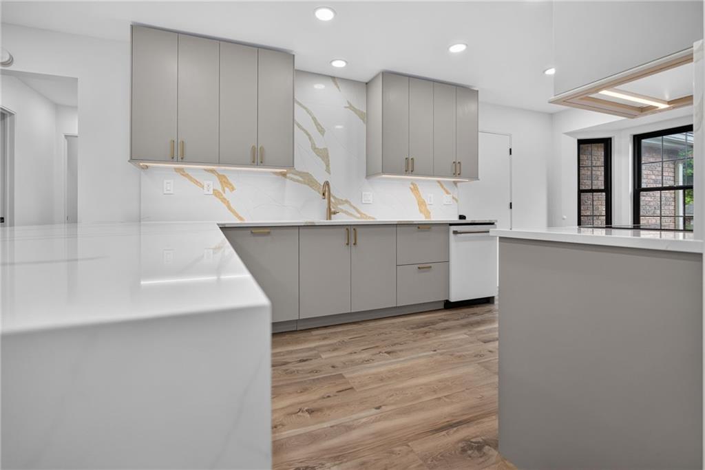 Photo 5 of 337 E Partridge Avenue