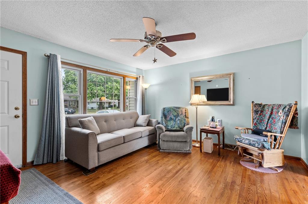 Photo 3 of 1103 W Ashbury Street