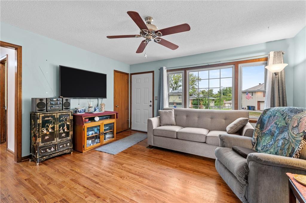 Photo 4 of 1103 W Ashbury Street