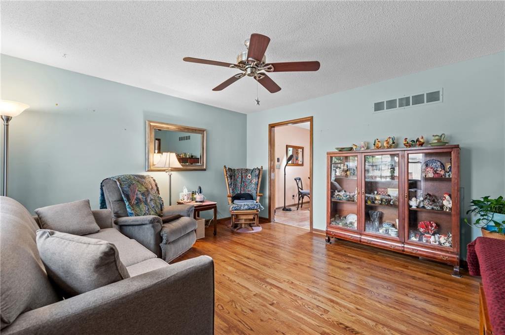 Photo 5 of 1103 W Ashbury Street