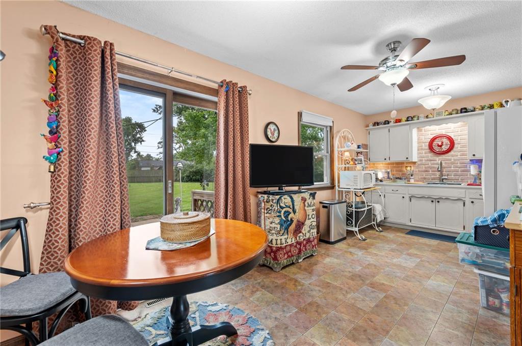 Photo 6 of 1103 W Ashbury Street