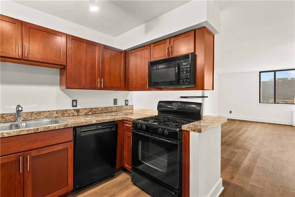 Photo 5 of 600 E 8TH Street #9S