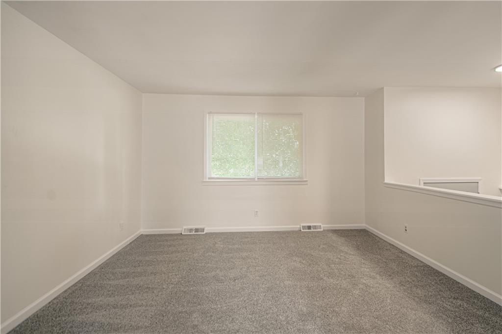 Photo 4 of 709 S Oak Street