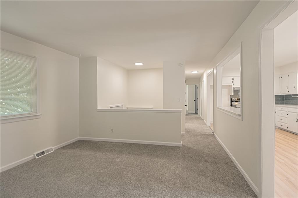 Photo 5 of 709 S Oak Street
