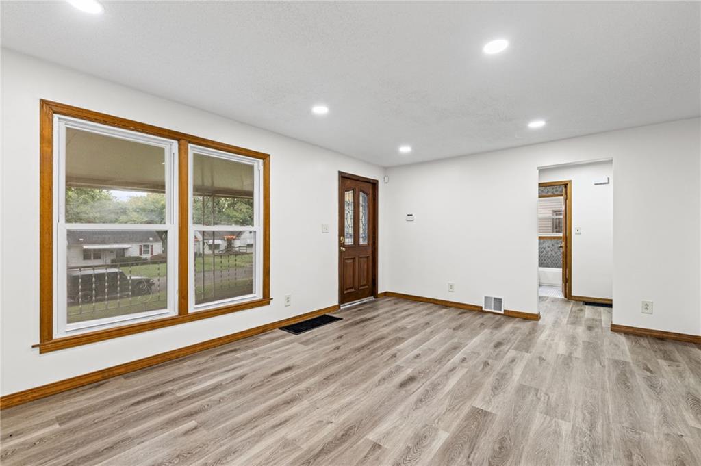Photo 4 of 6318 Bellefontaine Avenue