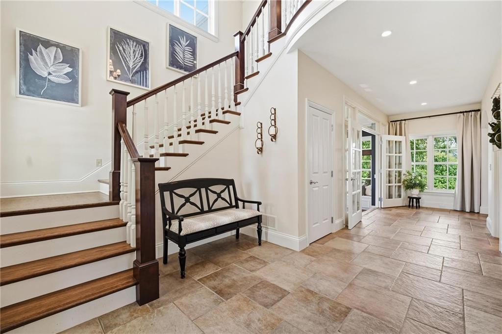 Photo 7 of 17805 Bond Avenue