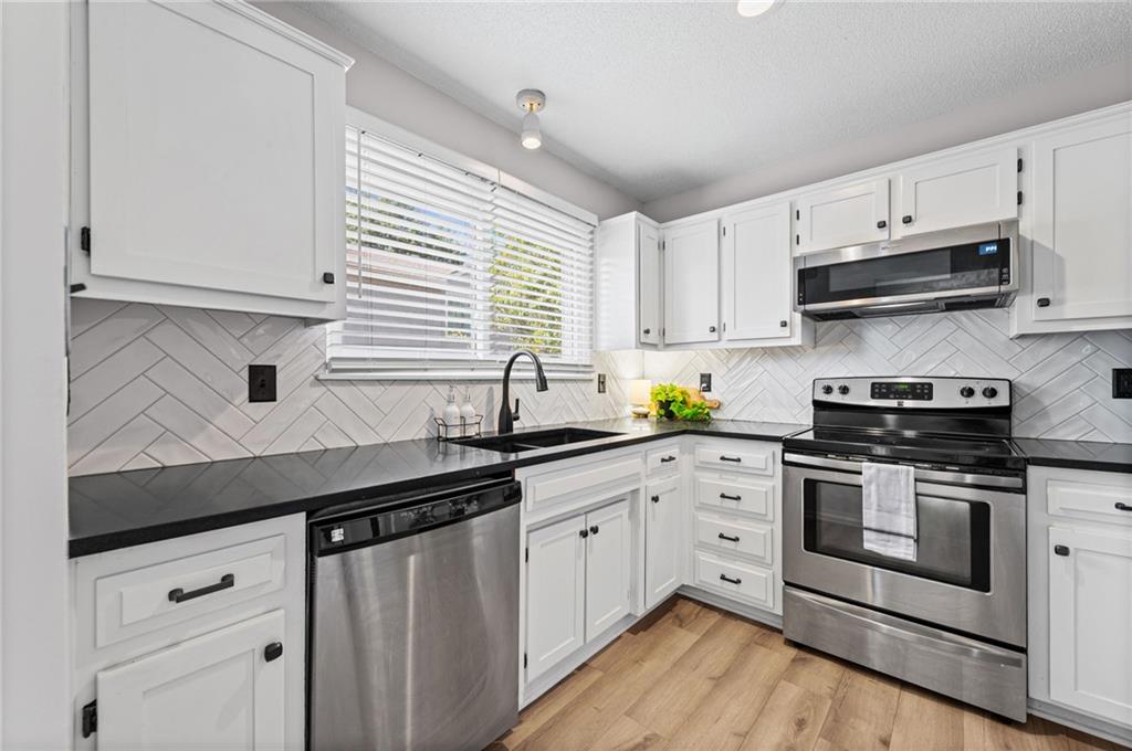 Photo 4 of 10780 Oakmont Street