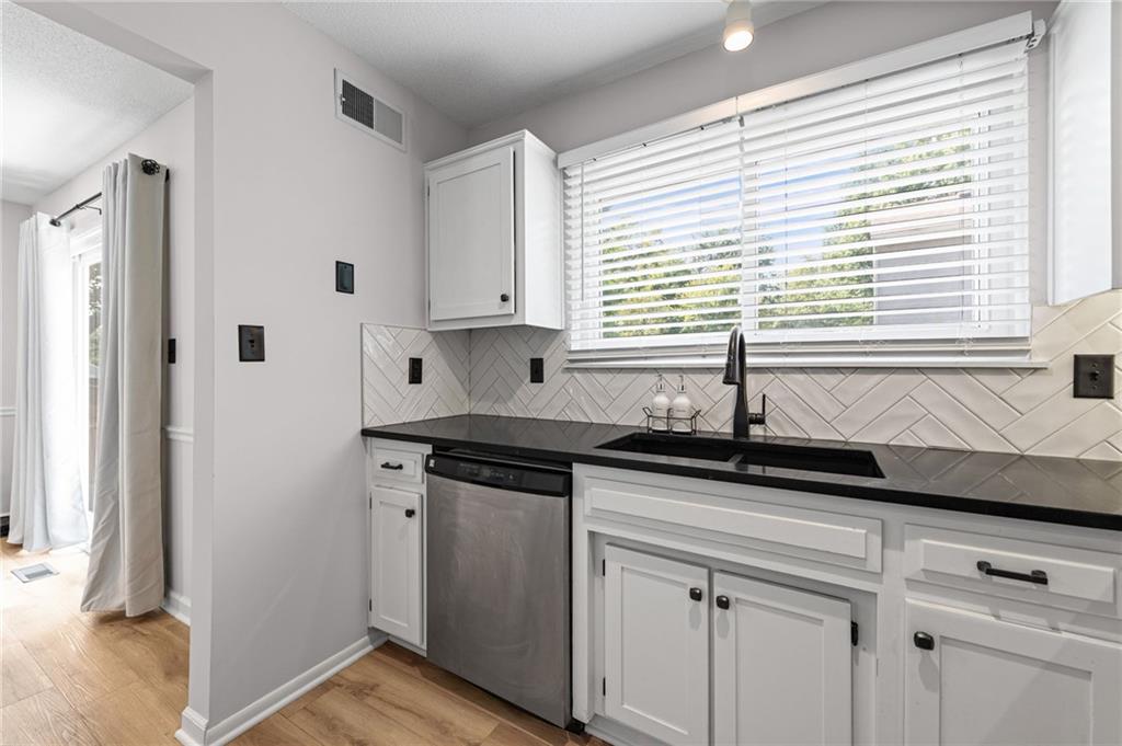 Photo 6 of 10780 Oakmont Street