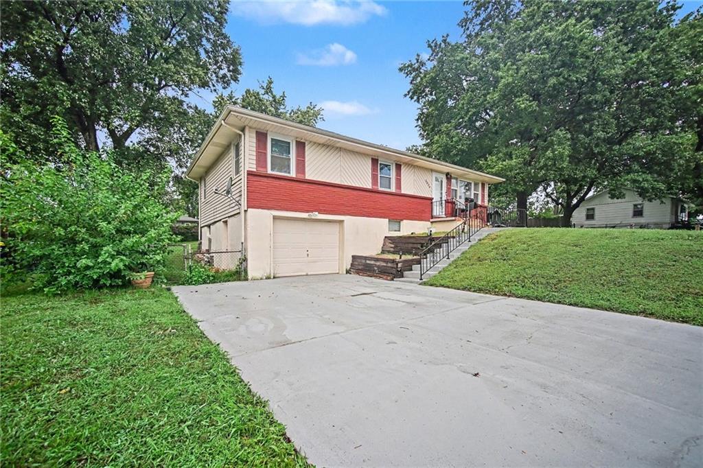 Photo 3 of 5024 N CHELSEA Avenue
