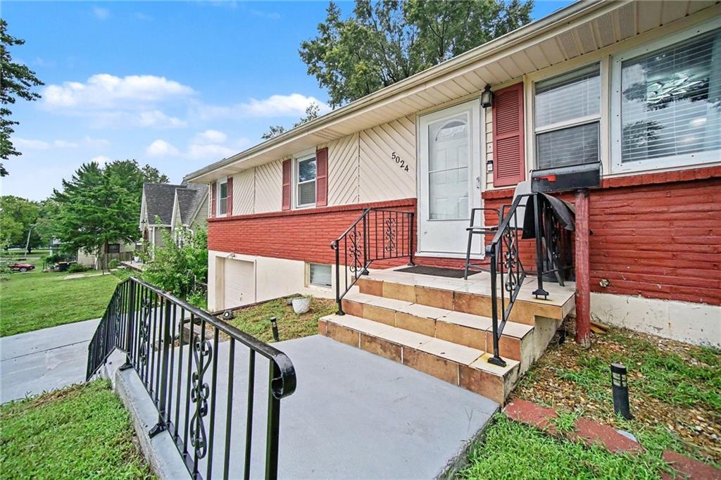 Photo 5 of 5024 N CHELSEA Avenue