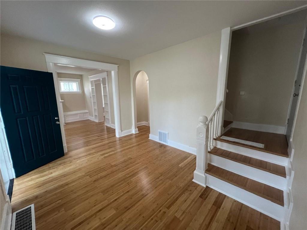 Photo 4 of 2722 Seneca Street