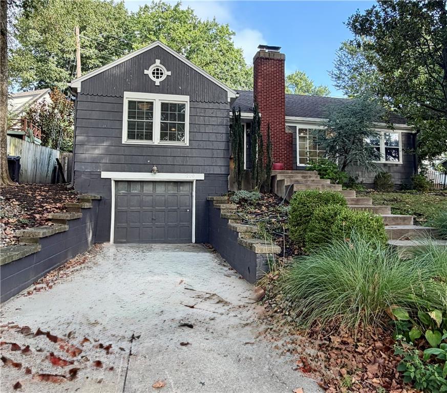 Photo of 210 E Winthrope Road in Kansas City, MO