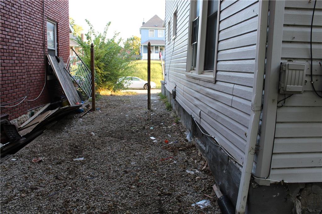 Photo 3 of 1044 Barnett Avenue