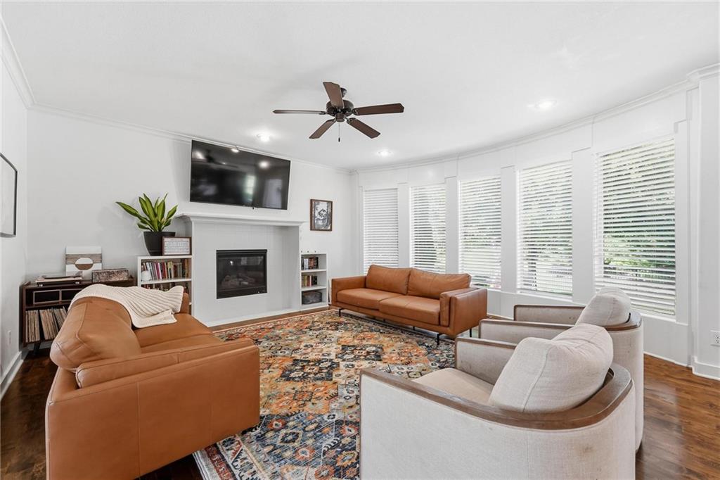 Photo 5 of 9012 N Oxford Avenue