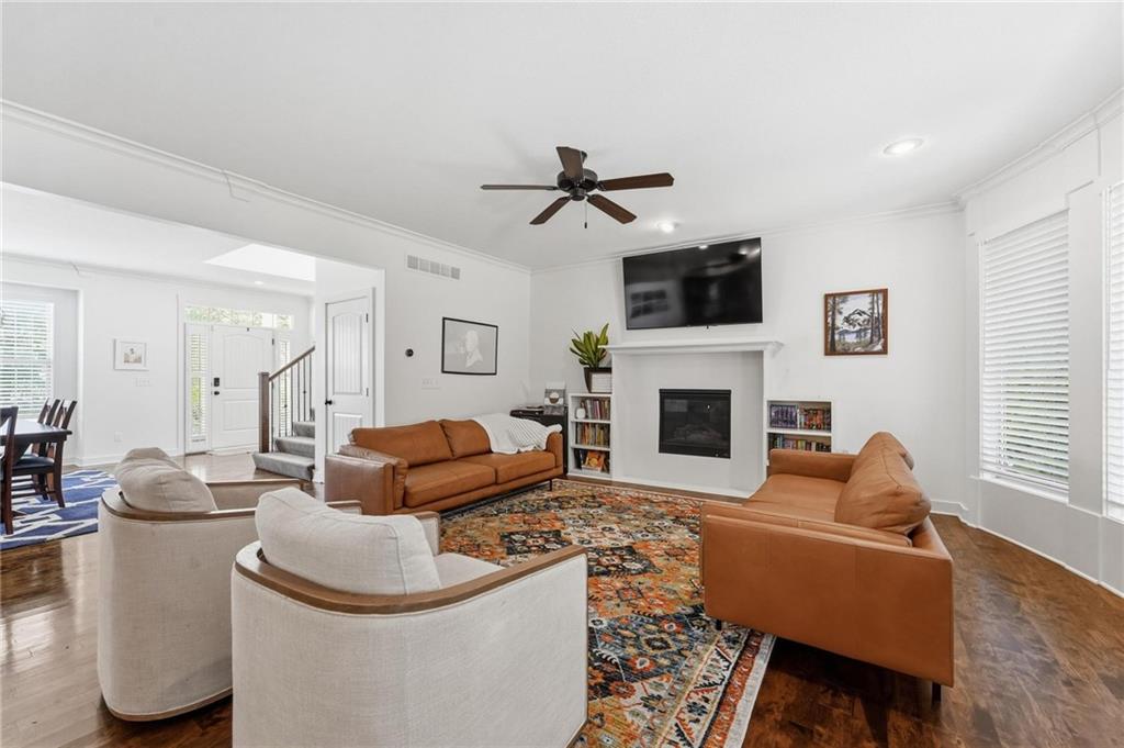 Photo 6 of 9012 N Oxford Avenue