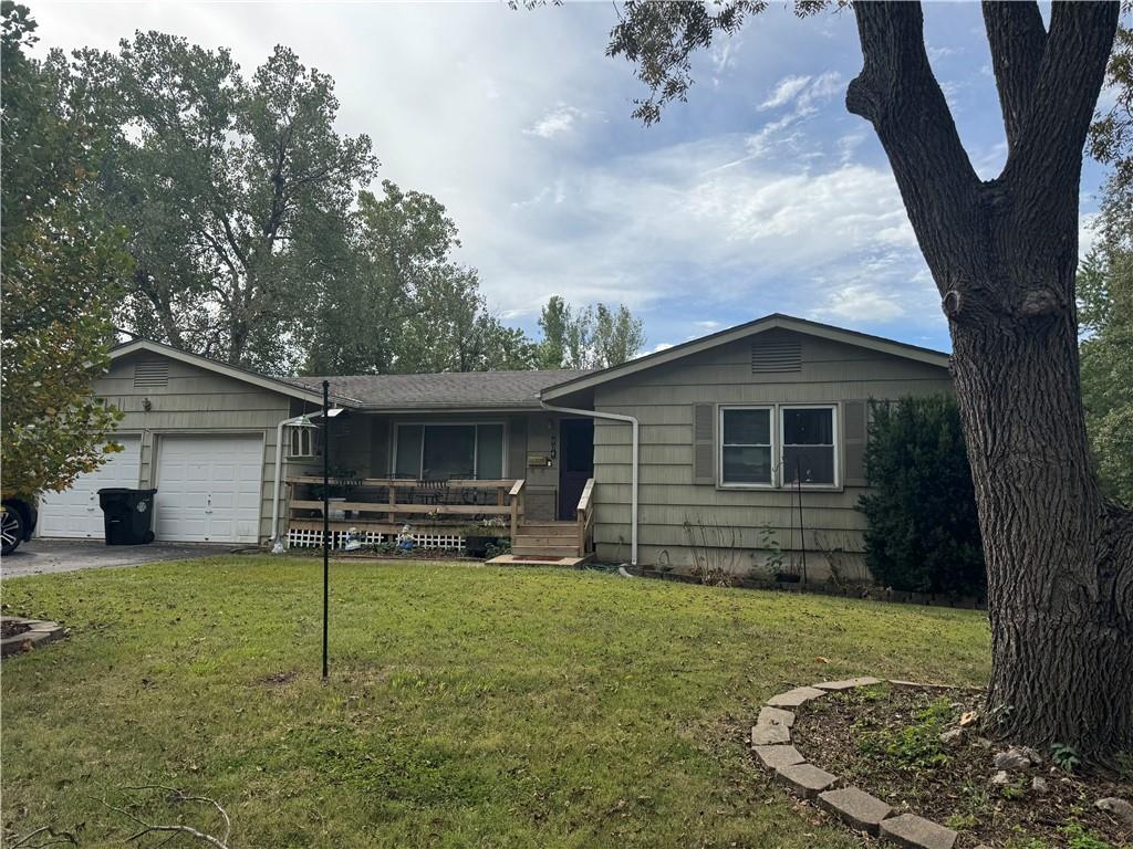 Photo of 904 Jackson Street in Pleasant Hill, MO