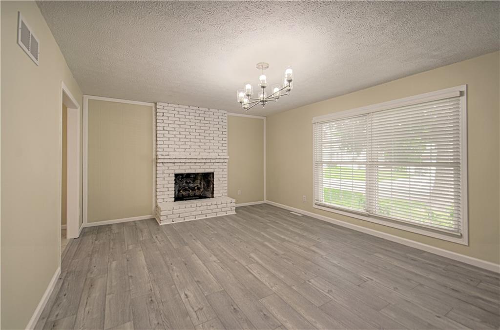 Photo 5 of 2029 E Wyandotte Street