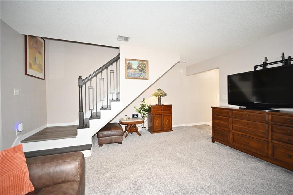 Photo 6 of 6125 NE Moonstone Court