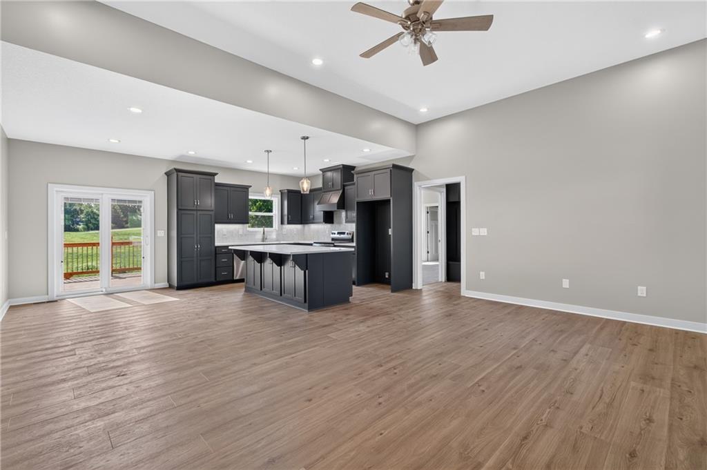 Photo 5 of 702 W Marlow Street