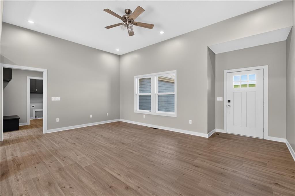 Photo 6 of 702 W Marlow Street