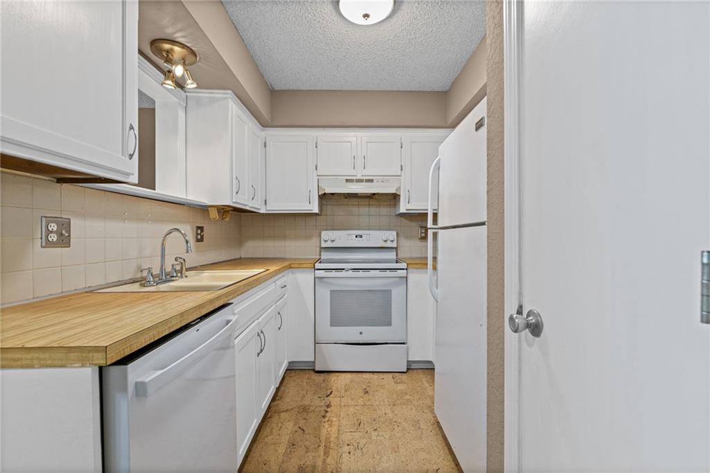 Photo 7 of 1414 E Mart-Way Circle #B