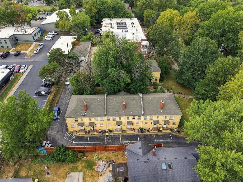 Photo 4 of 1005 W 38th Street