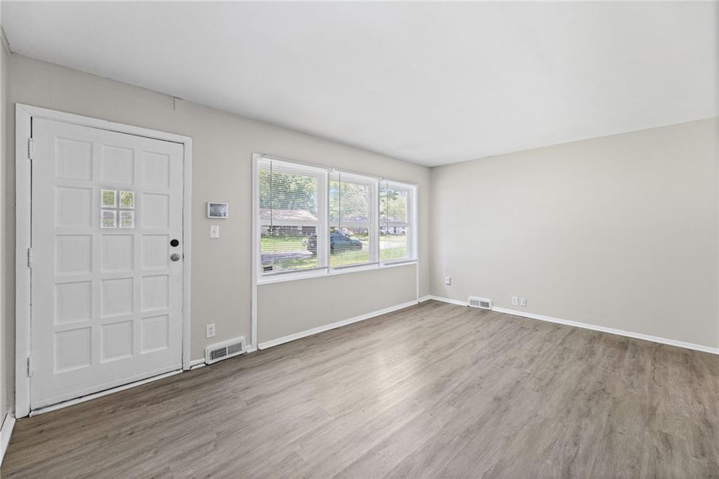 Photo 4 of 11305 Crystal Avenue