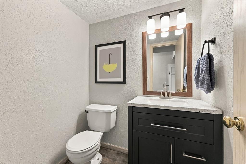 Photo 4 of 6045 NE Moonstone Drive
