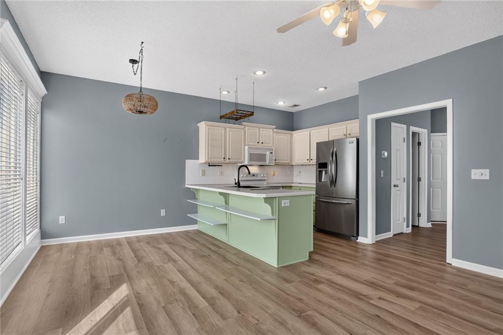 Photo 6 of 2022 Madison Drive