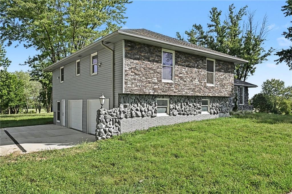 Photo 3 of 12223 Hills Road