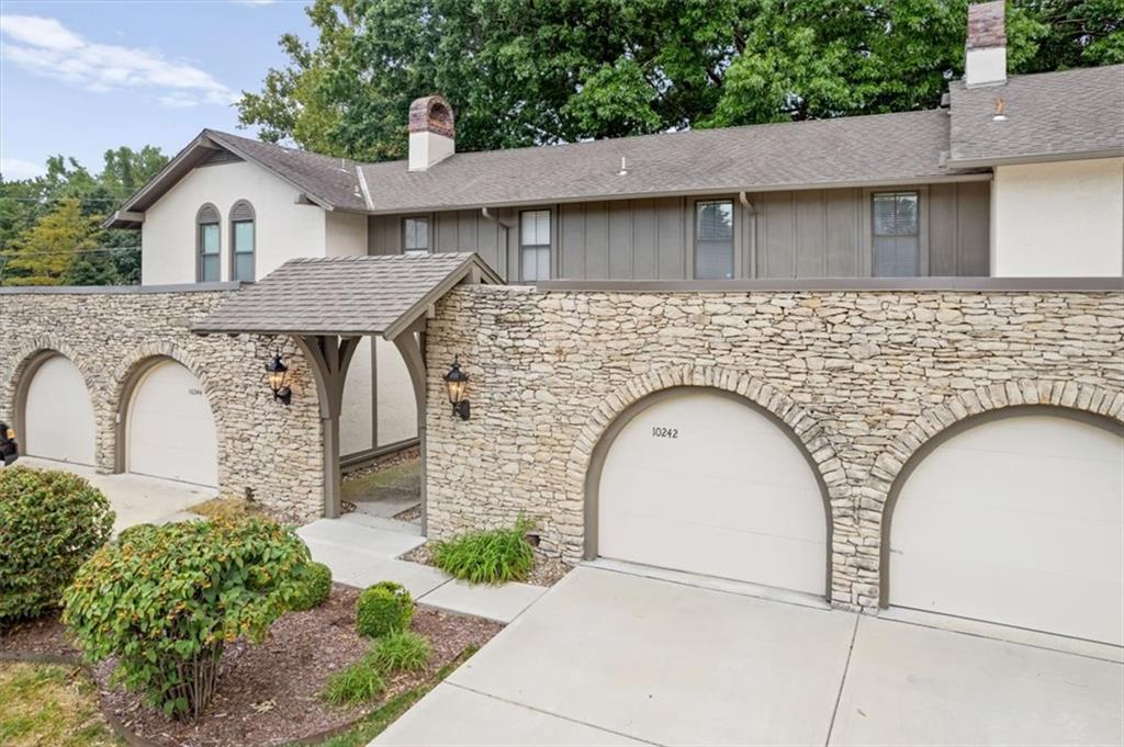 Photo of 10242 Foster Street