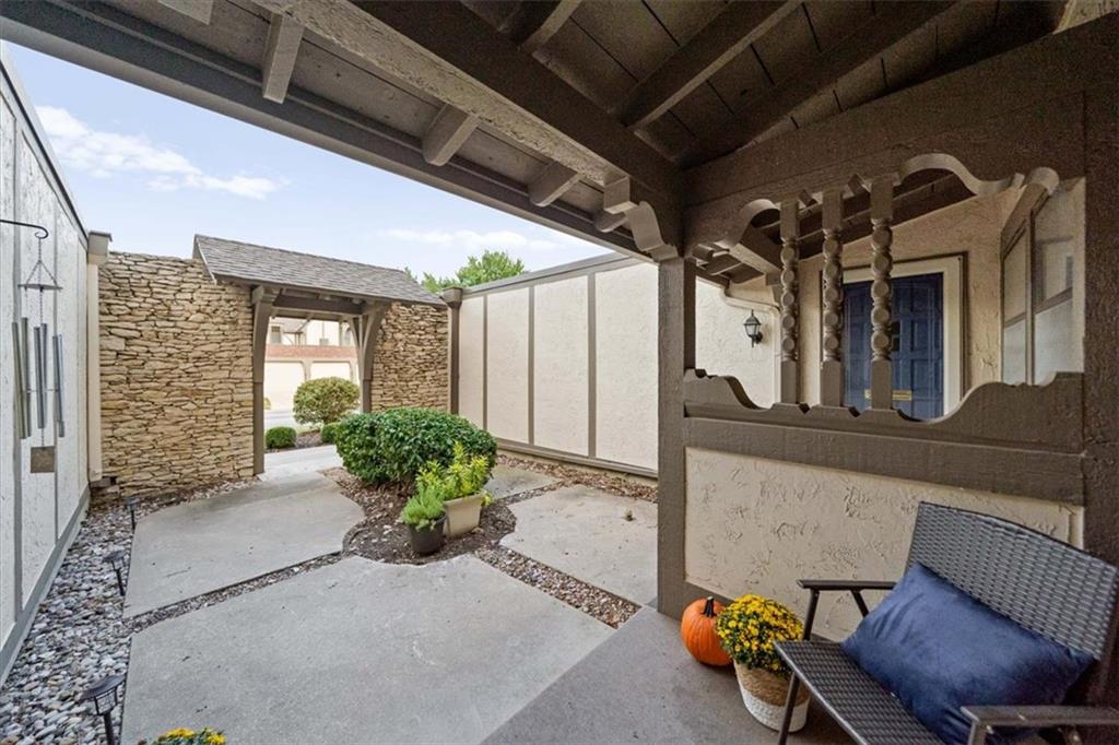 Photo 3 of 10242 Foster Street